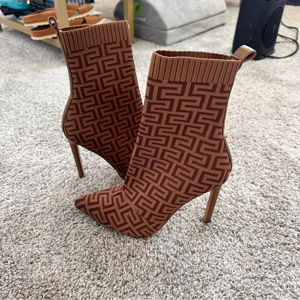 Steve Madden brown patterned heeled booties, like new!, size 7.5